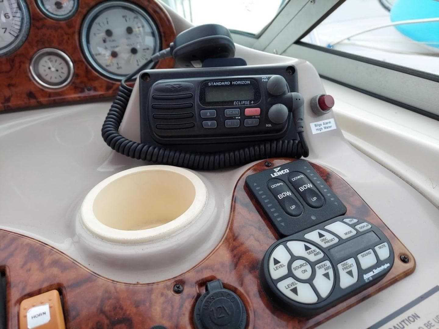 2004 Rinker 342 Fiesta Vee