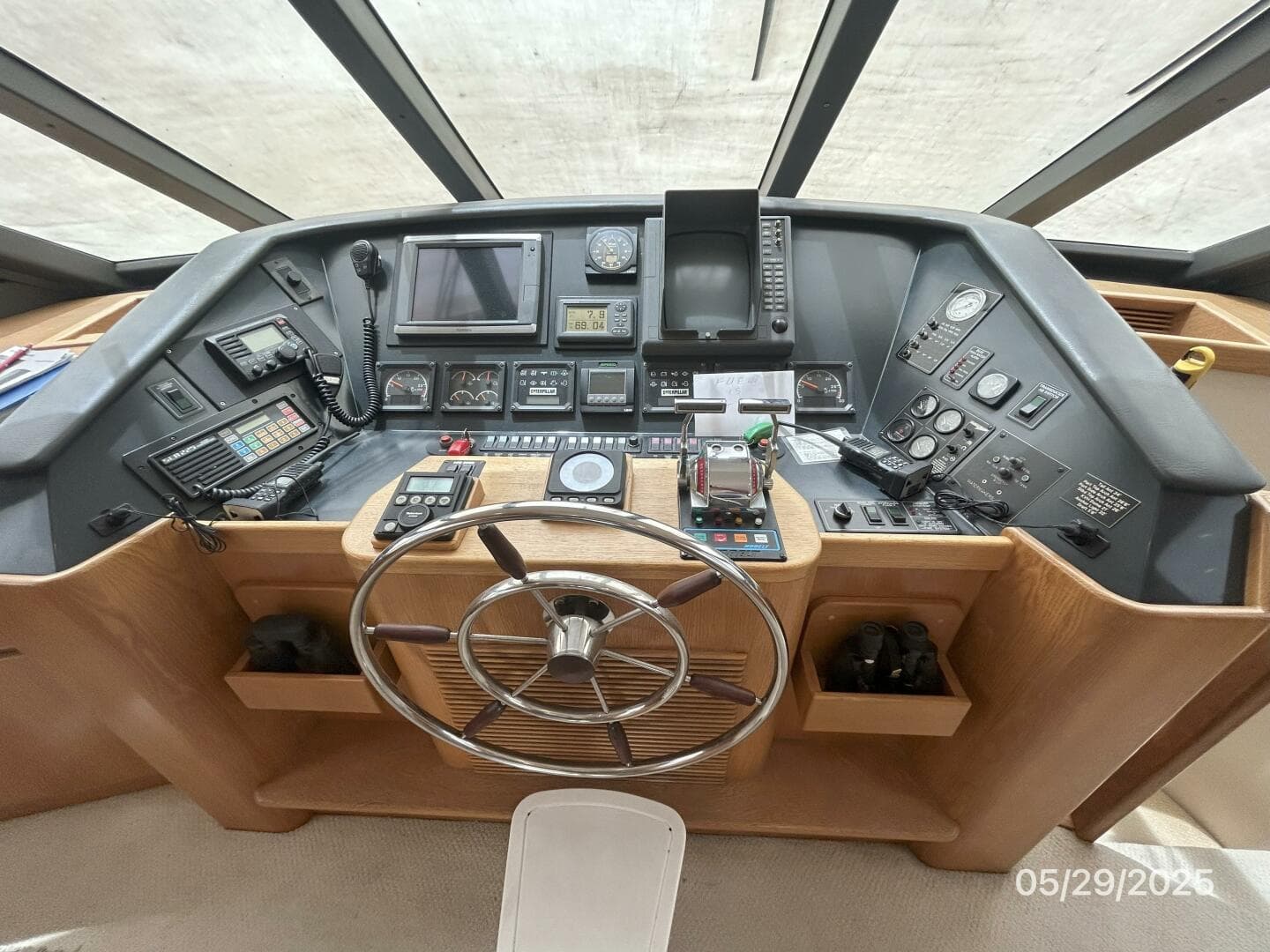 58' West Bay pilothosue helm3