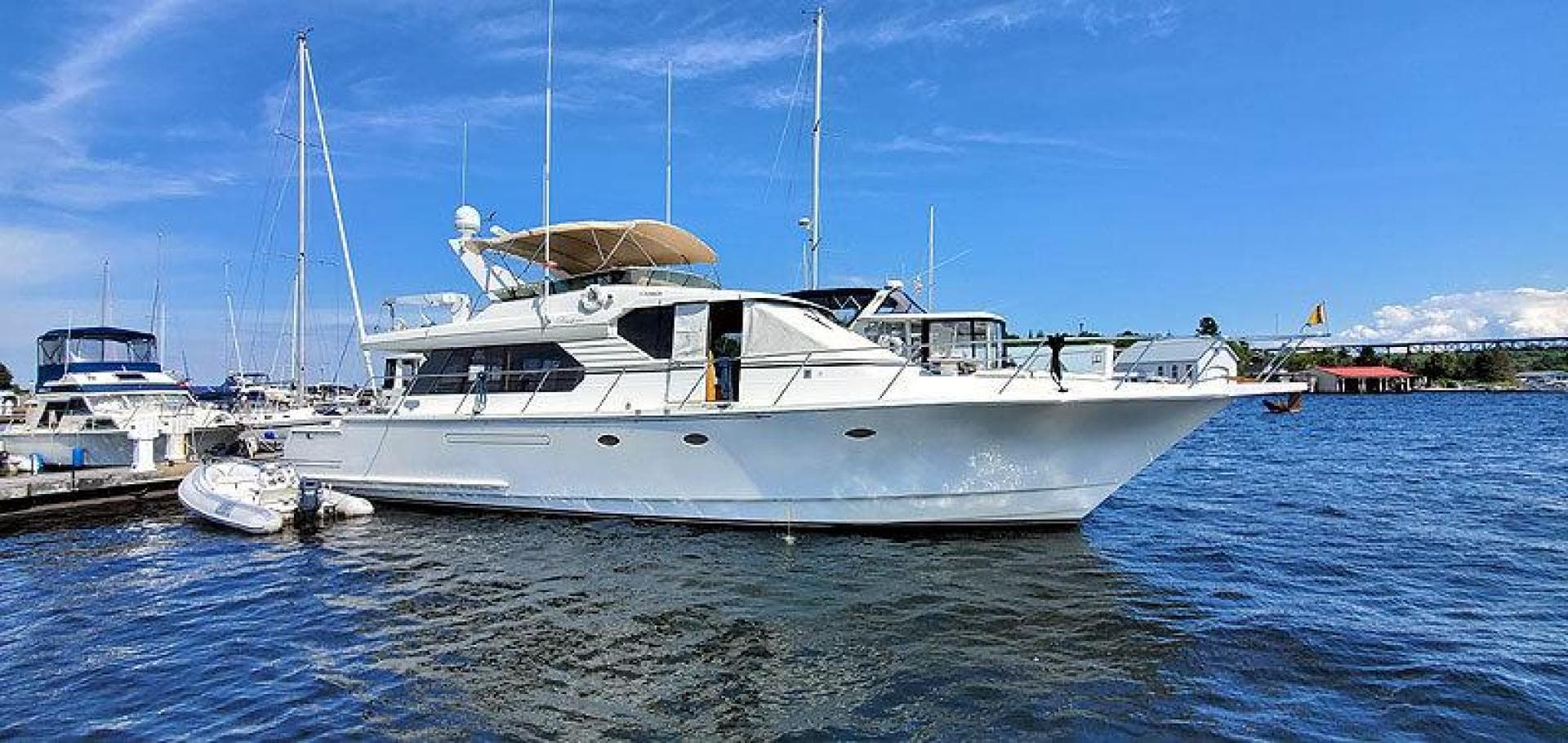 58' West Bay starboard forward profile