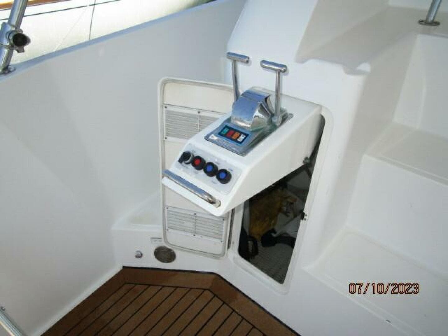 58' West Bay cockpit engine controls