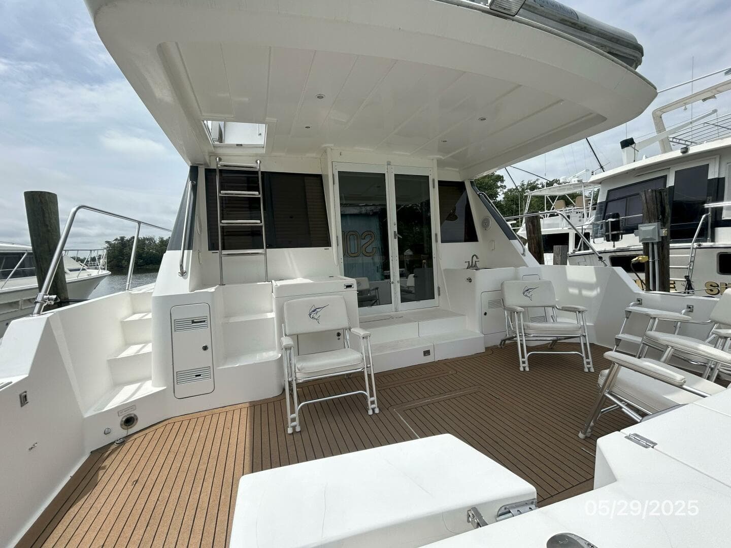 58' West Bay cockpit forward