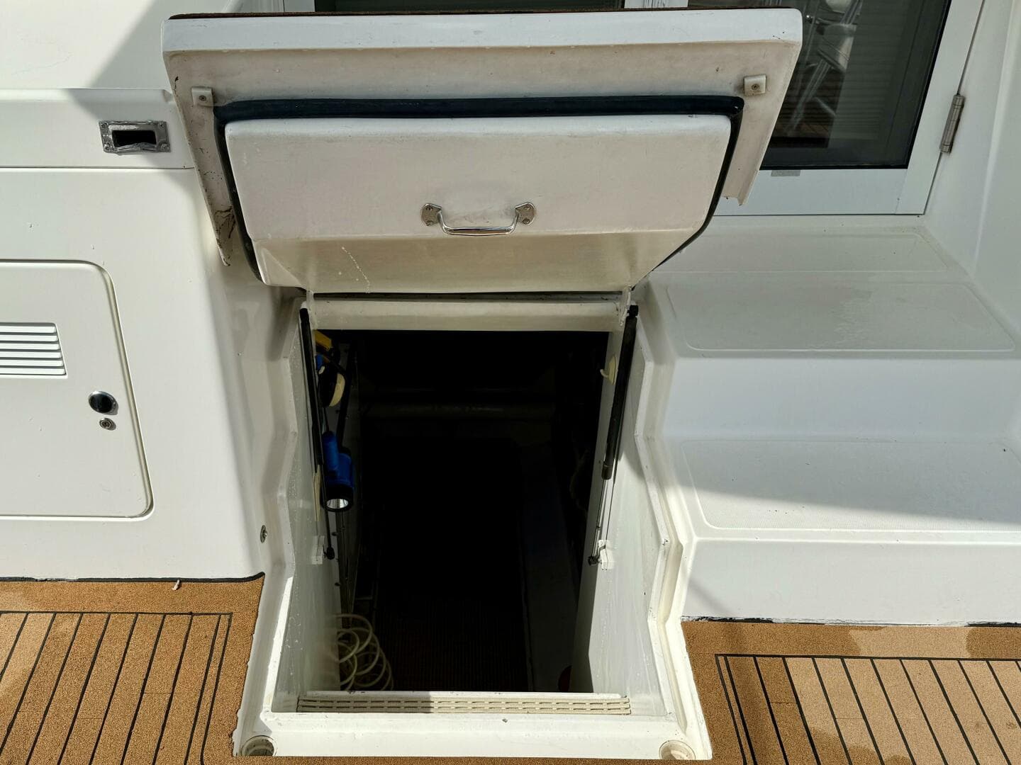 58' West Bay engine room access