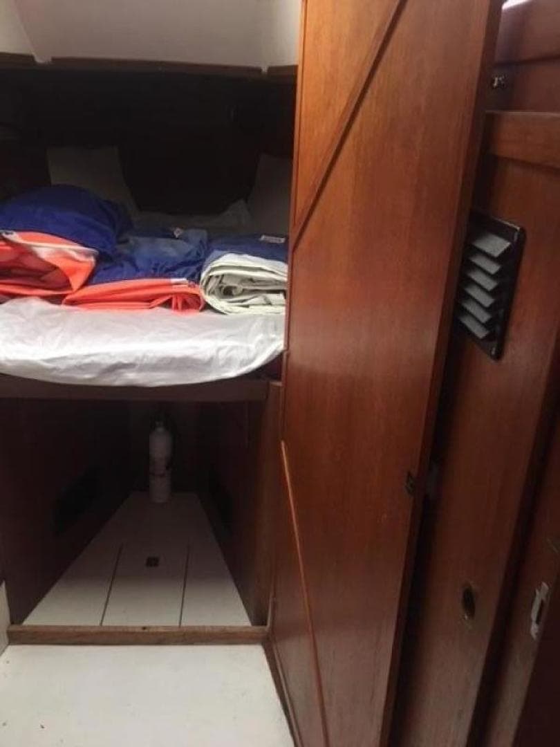 1976 Heritage Yacht Intrepid 35