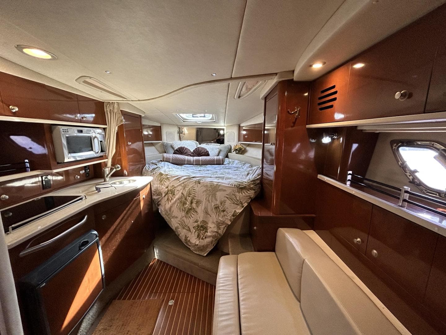 2009 Sea Ray 310 Sundancer  Andrews Place Stateroom