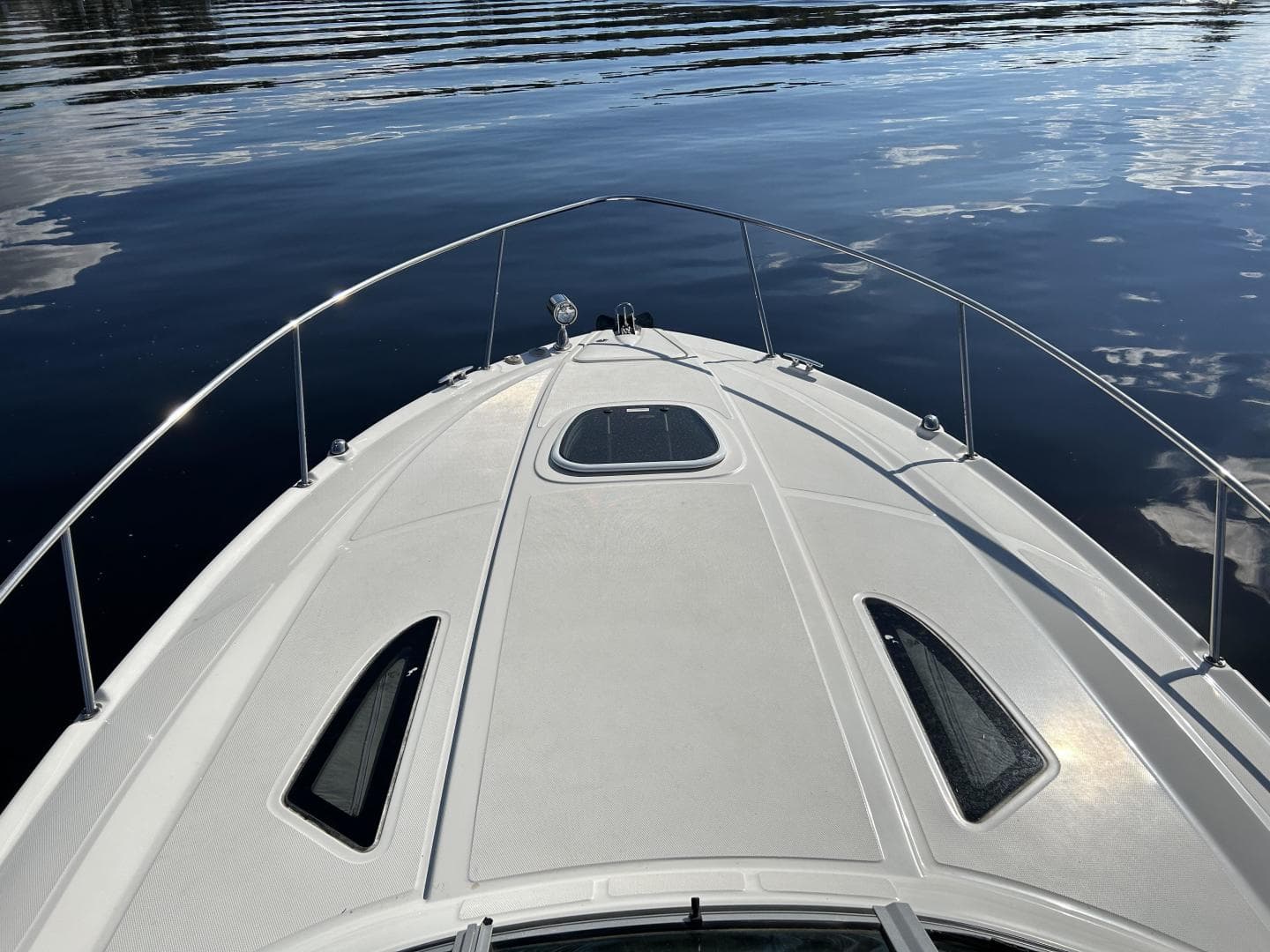 2009 Sea Ray 310 Sundancer  Andrews Place Bow