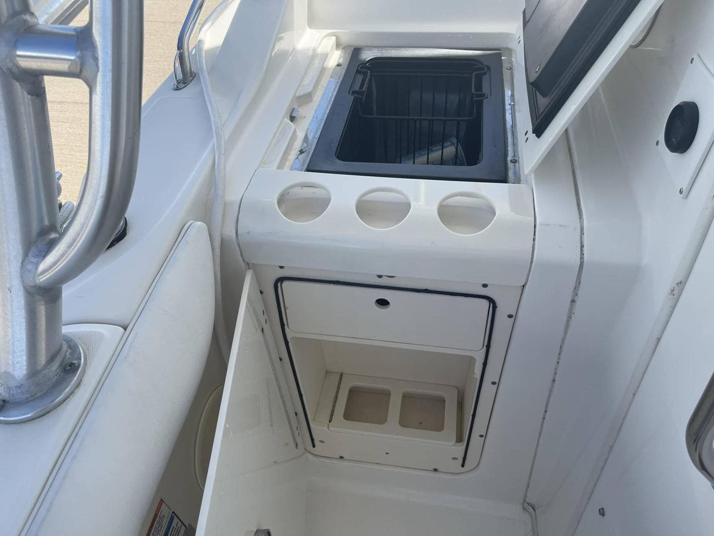 2008 Boston Whaler 320 Outrage Cuddy Cabin