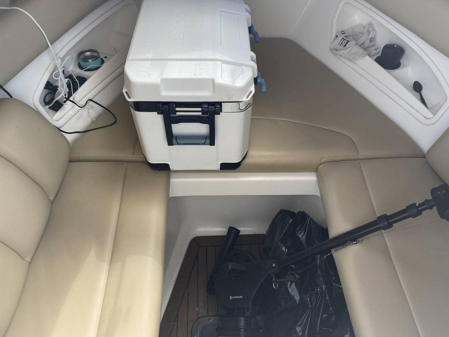 2008 Boston Whaler 320 Outrage Cuddy Cabin