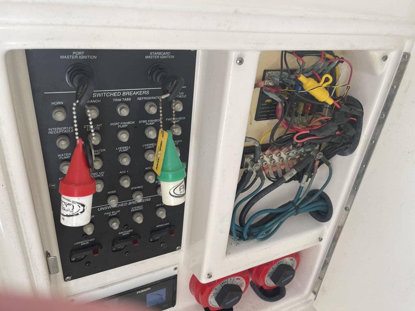 2008 Boston Whaler 320 Outrage Cuddy Cabin