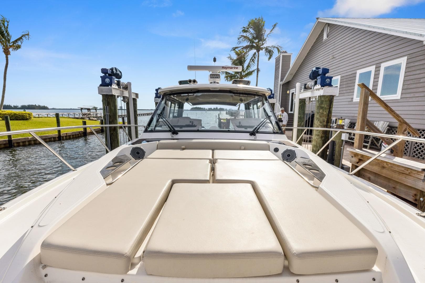 2022 Boston Whaler 405 Conquest