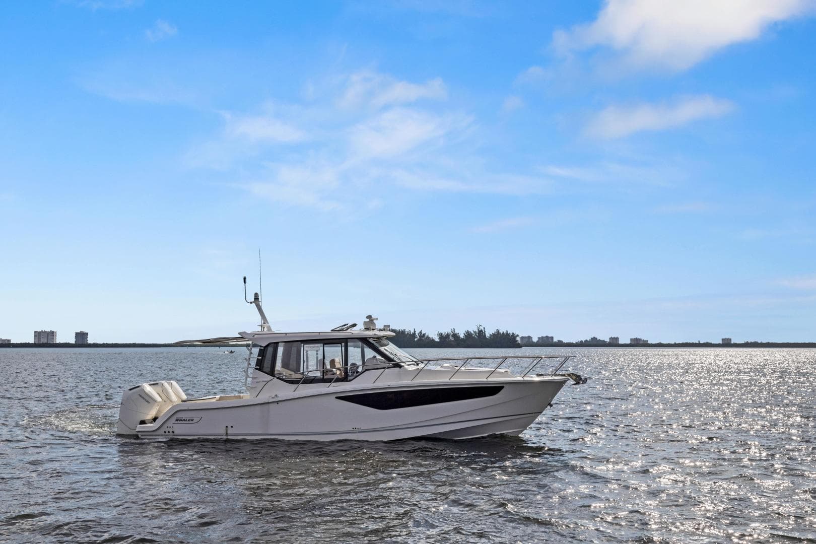 2022 Boston Whaler 405 Conquest