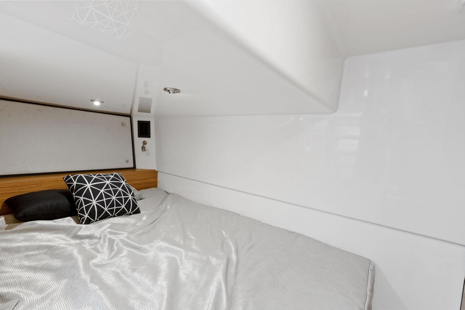 2022 Boston Whaler 405 Conquest