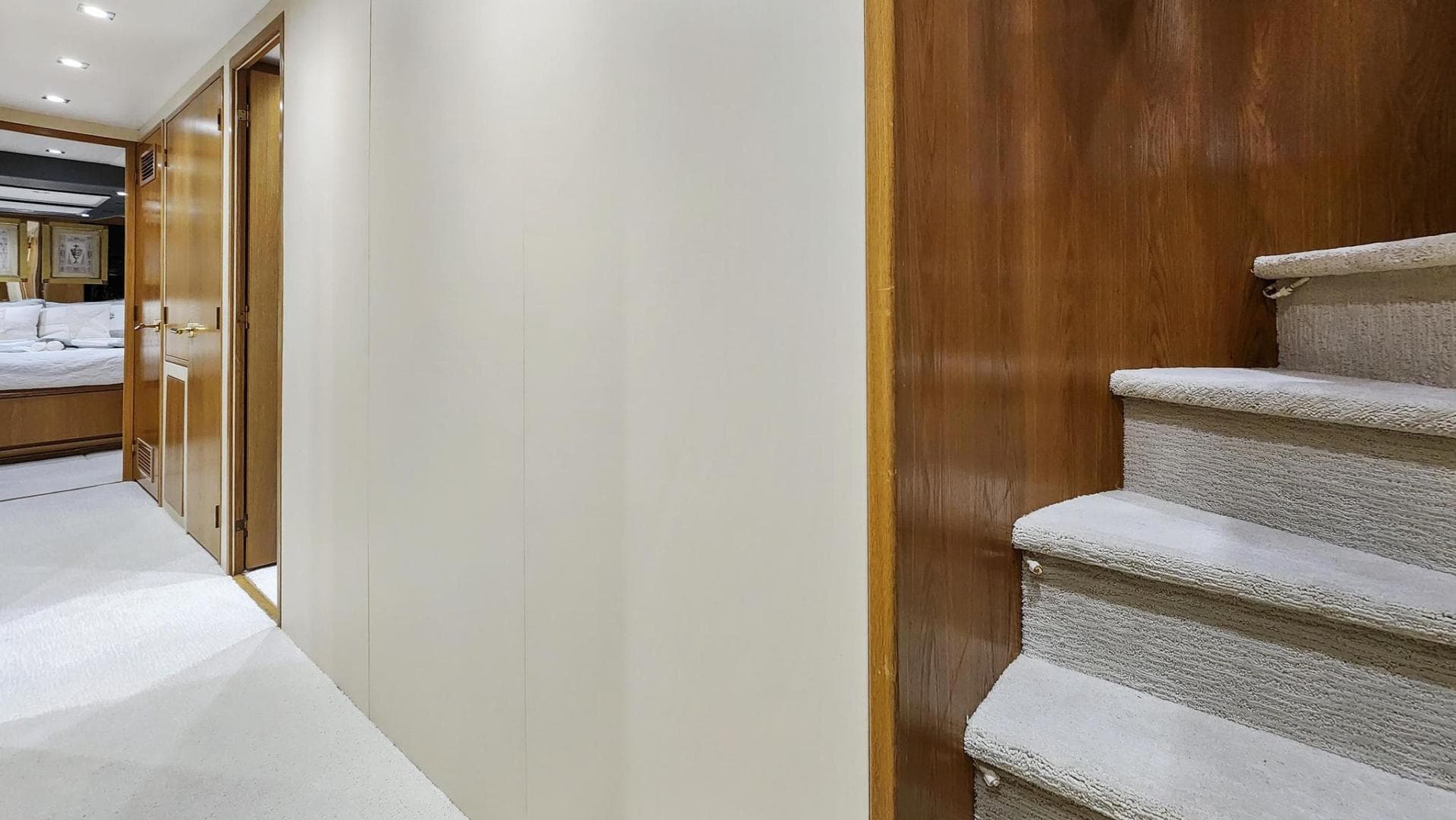 1998 Hatteras 82 Convertible