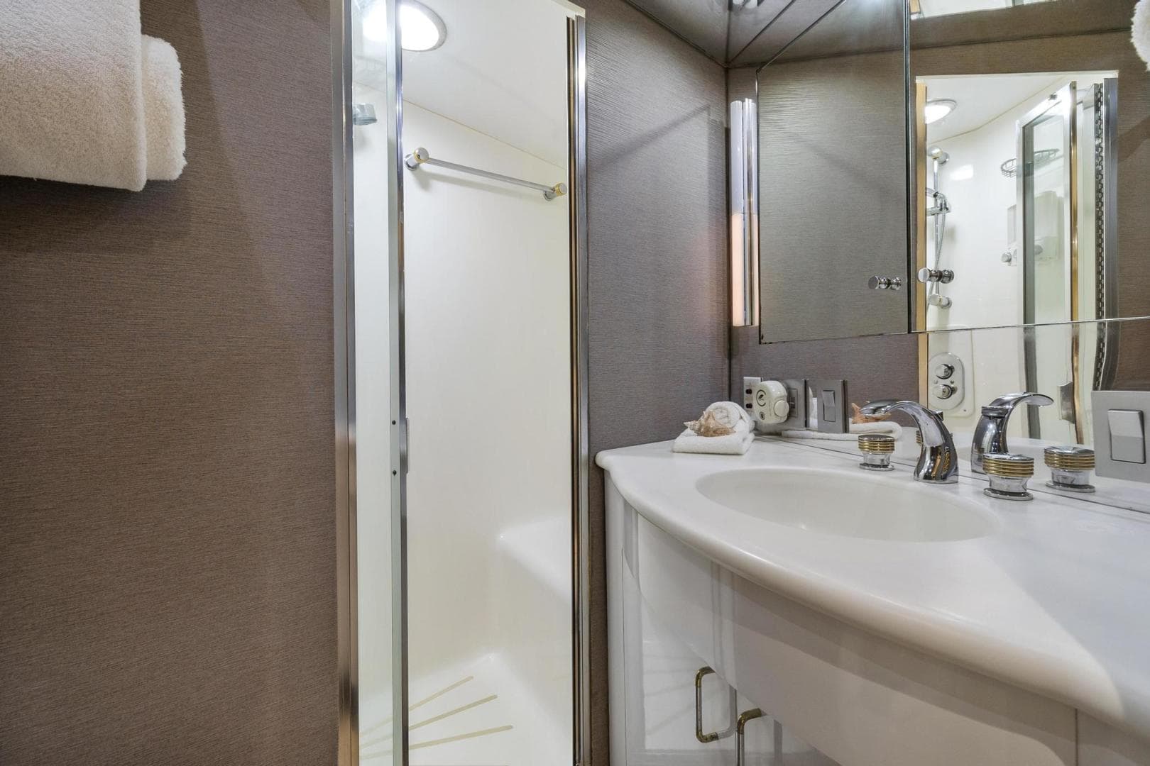 1998 Hatteras 82 Convertible