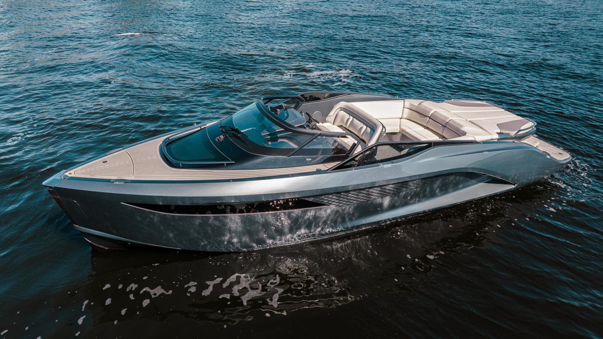 2022 Princess R Class 35