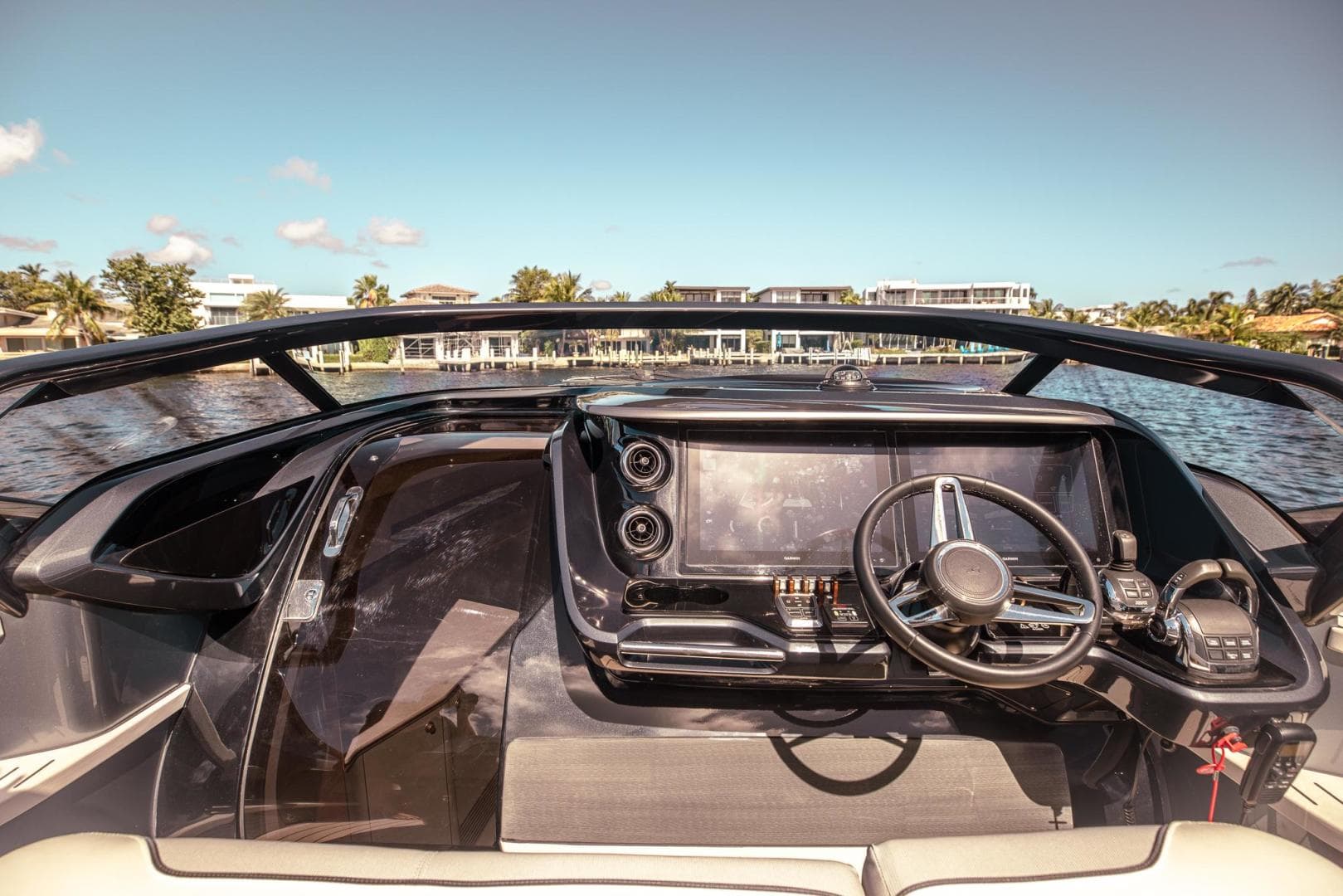 2022 Princess R Class 35