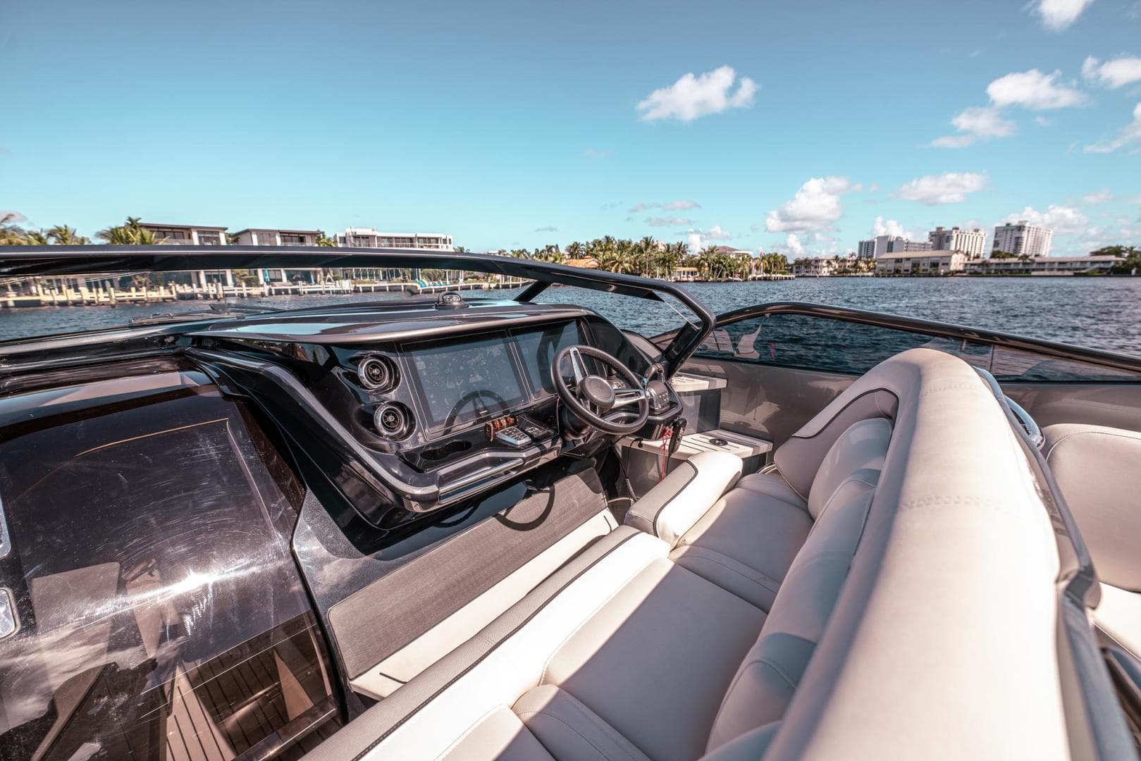 2022 Princess R Class 35