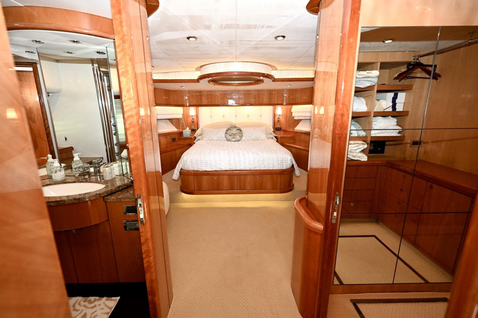 2005 Sunseeker Yacht