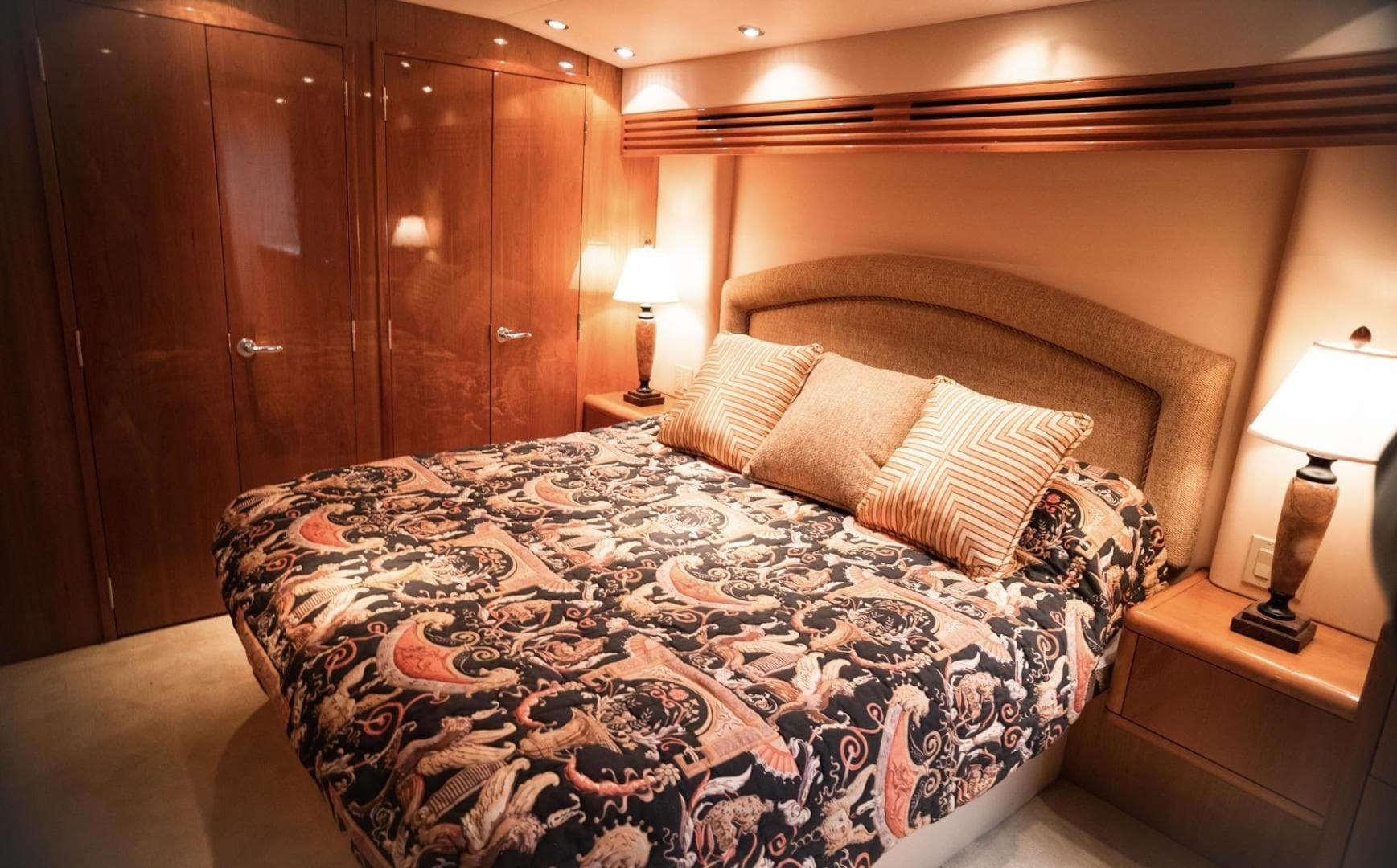 2005 Hatteras 60 Convertible