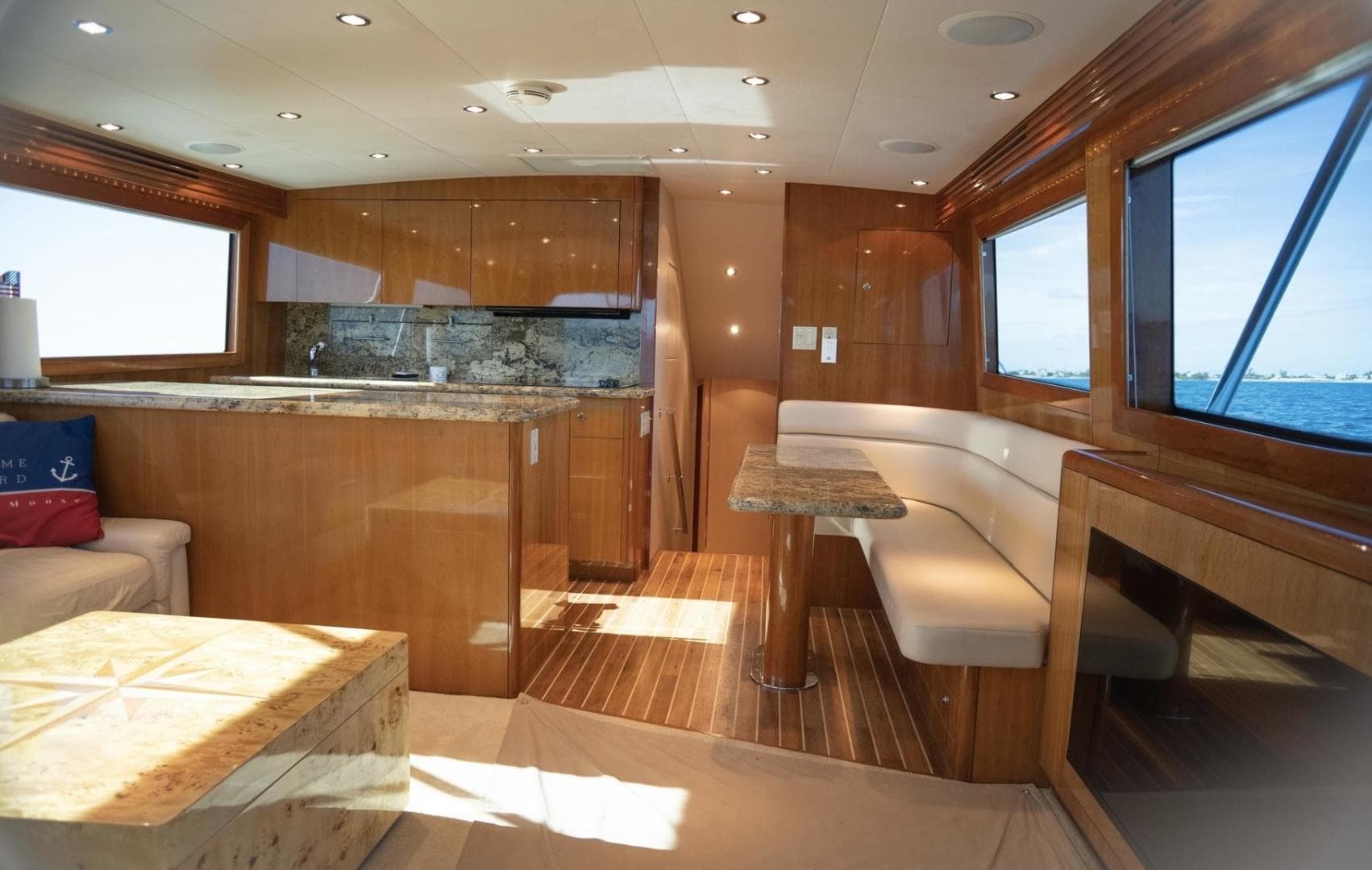 2005 Hatteras 60 Convertible