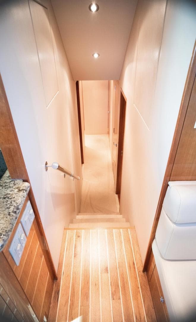 2005 Hatteras 60 Convertible