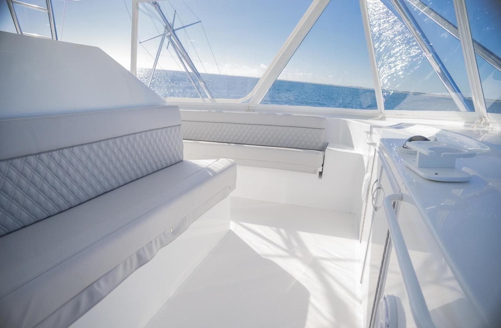 2005 Hatteras 60 Convertible