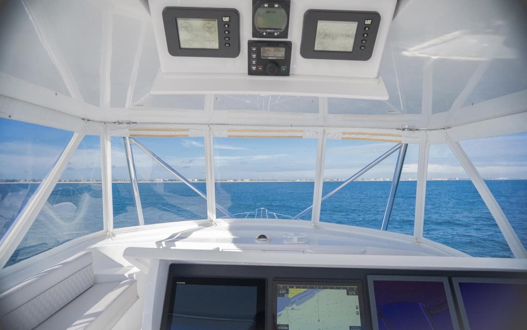 2005 Hatteras 60 Convertible