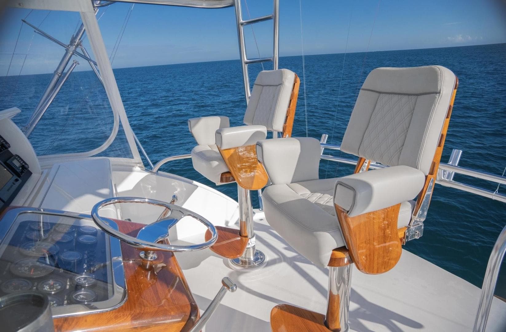 2005 Hatteras 60 Convertible