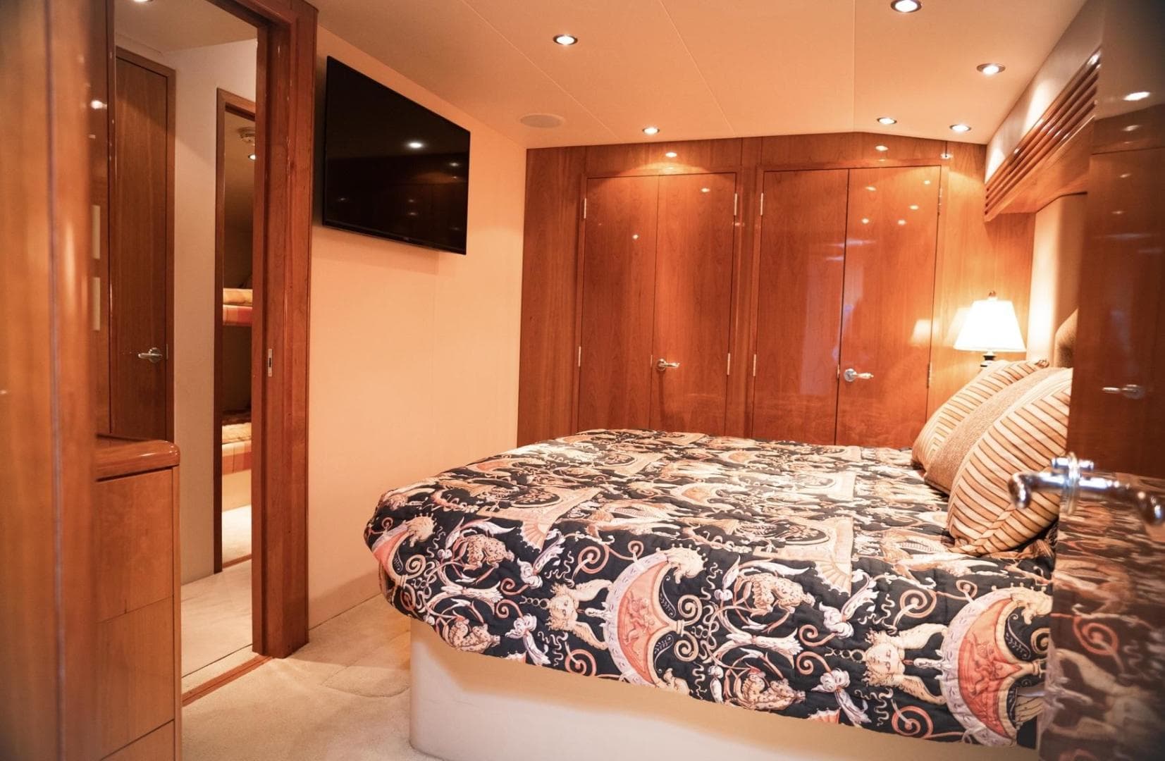 2005 Hatteras 60 Convertible