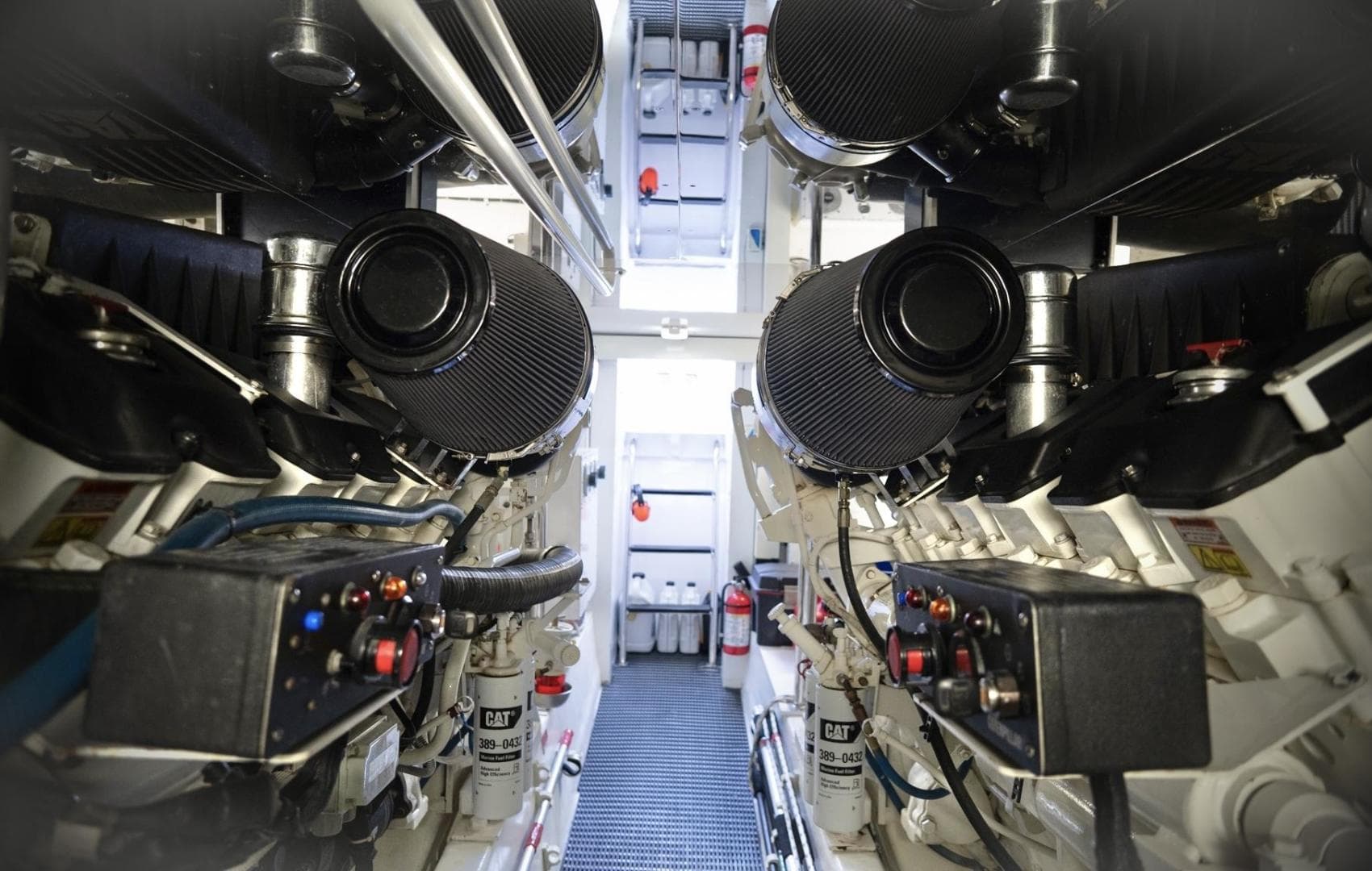 2005 Hatteras 60 Convertible