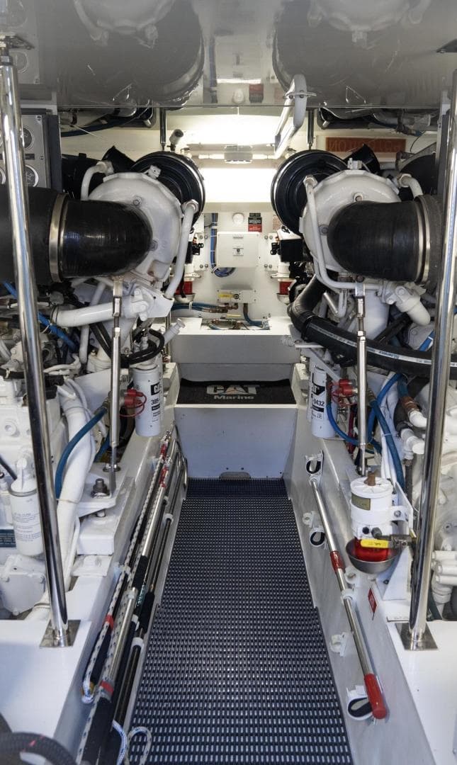 2005 Hatteras 60 Convertible