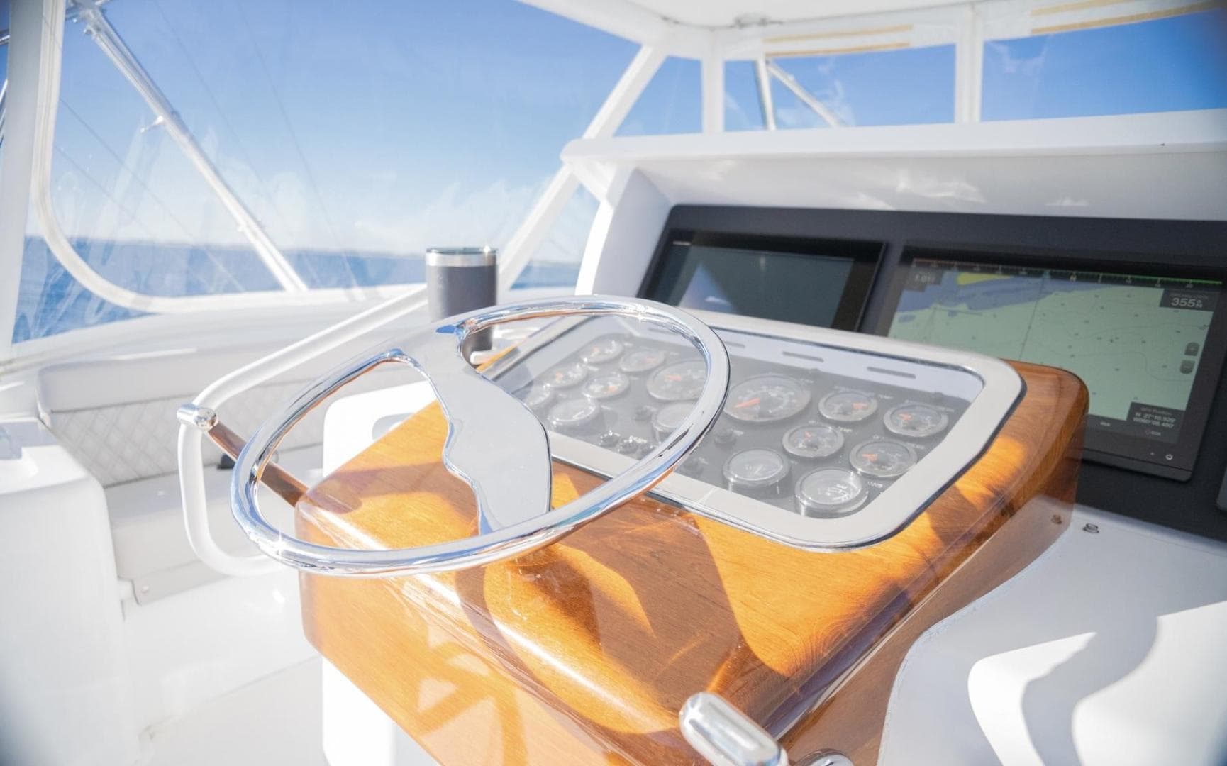 2005 Hatteras 60 Convertible