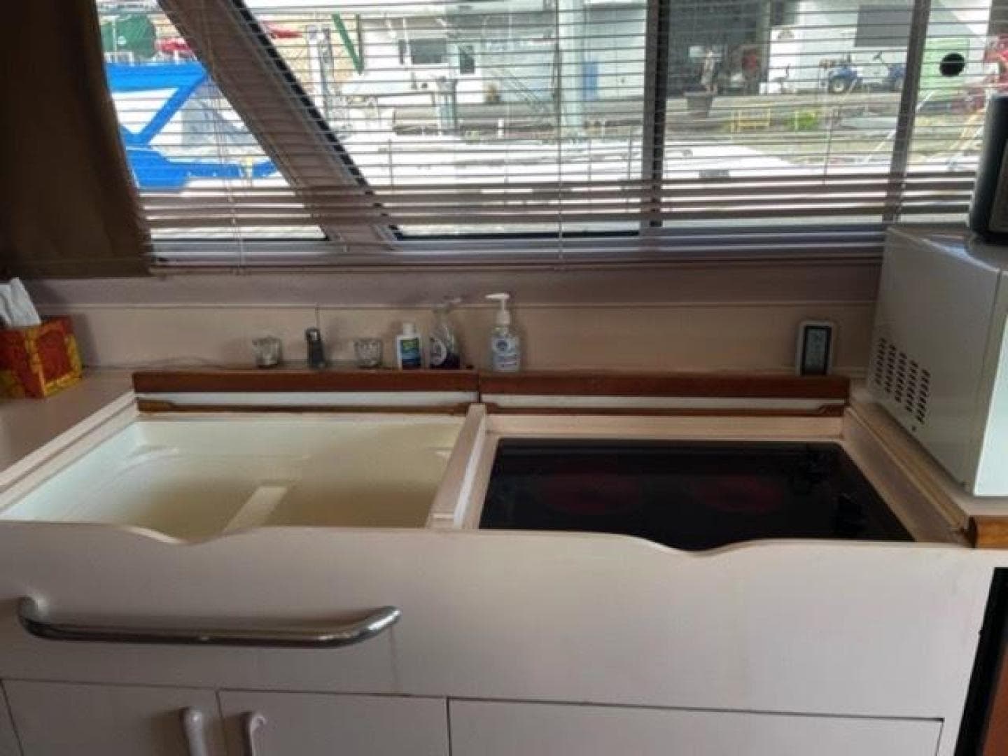 1989 Sea Ray 300 Sedan Bridge