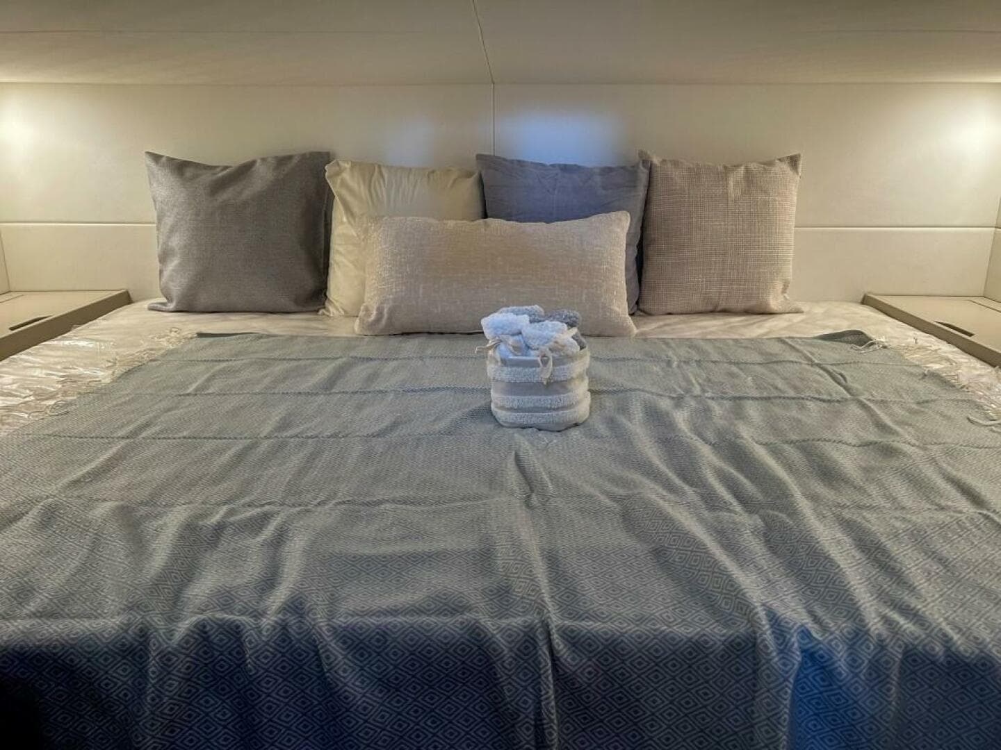 2023 Fairline F//Line 33 Outboard