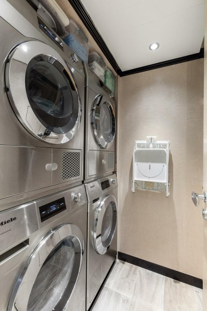 2022 Majesty Yachts 120