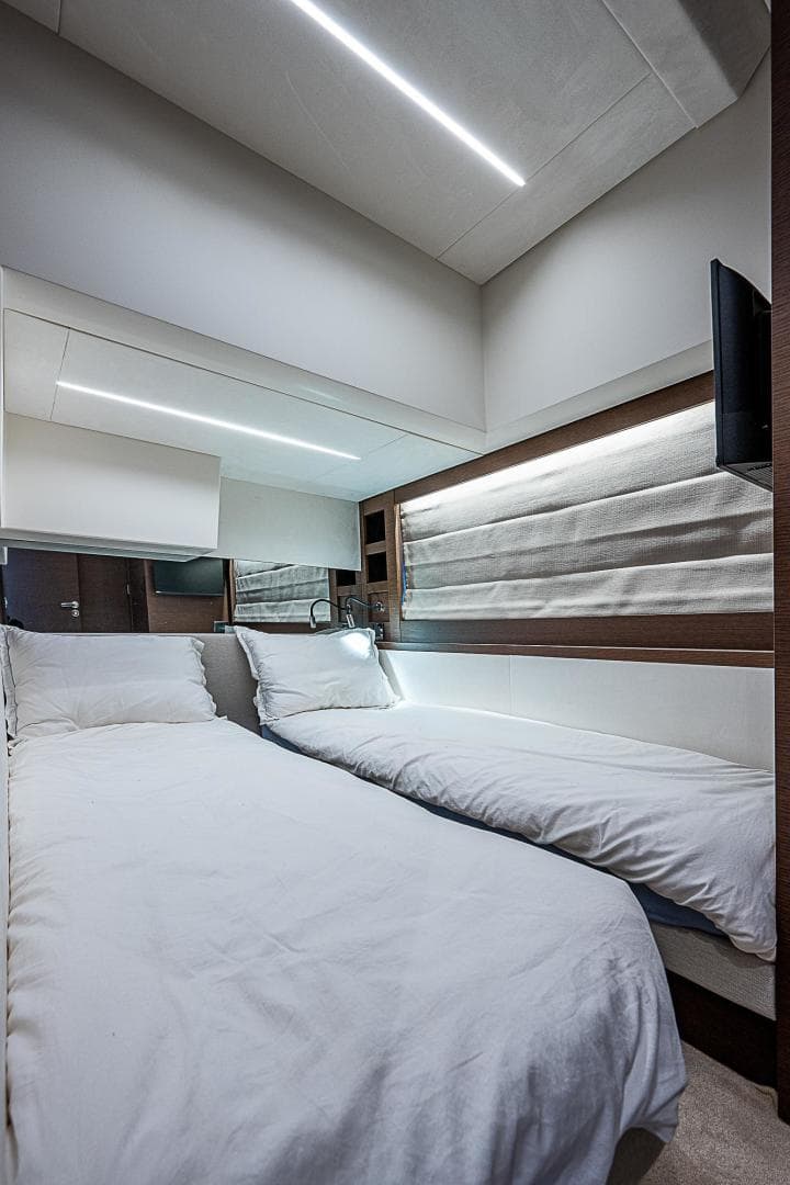 2022 Prestige 520 Fly