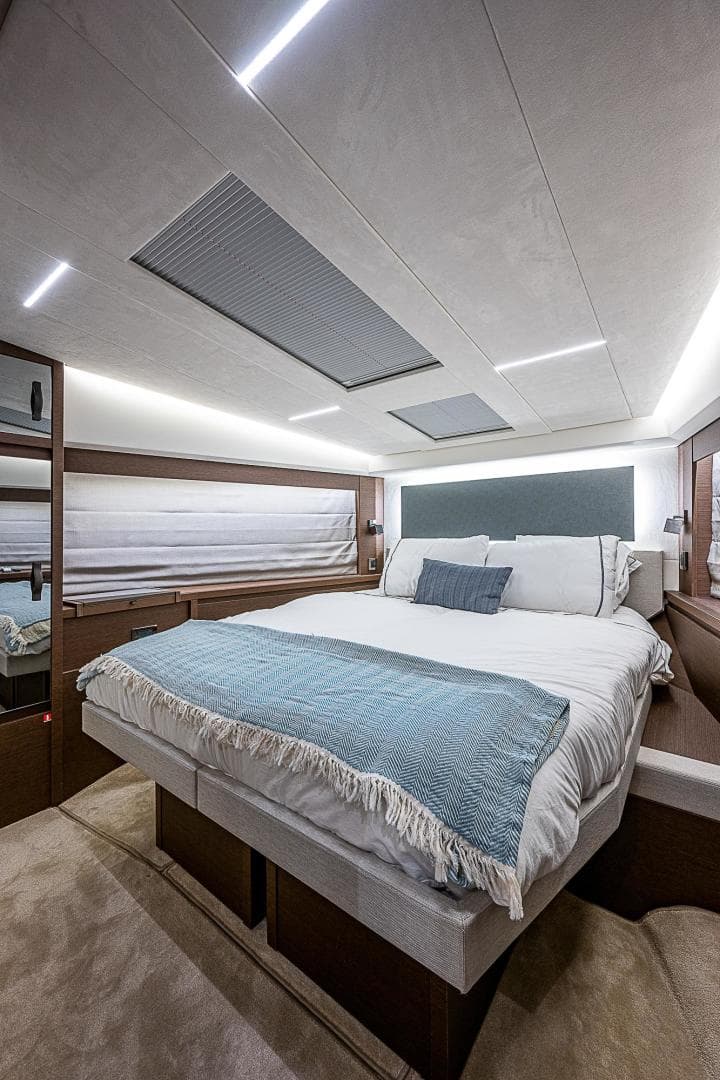 2022 Prestige 520 Fly