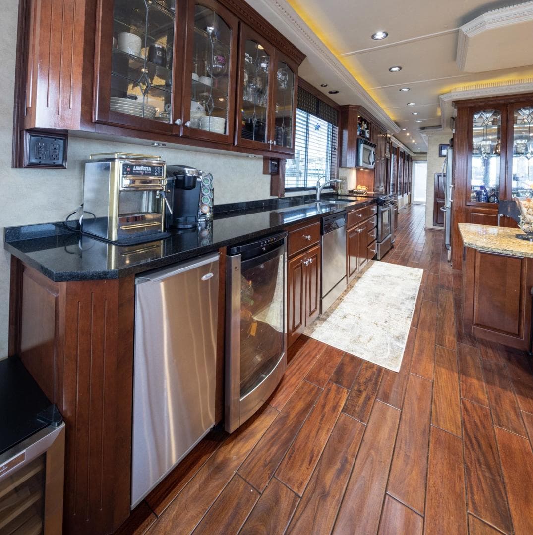 2008 Fantasy 82 Coastal Yacht