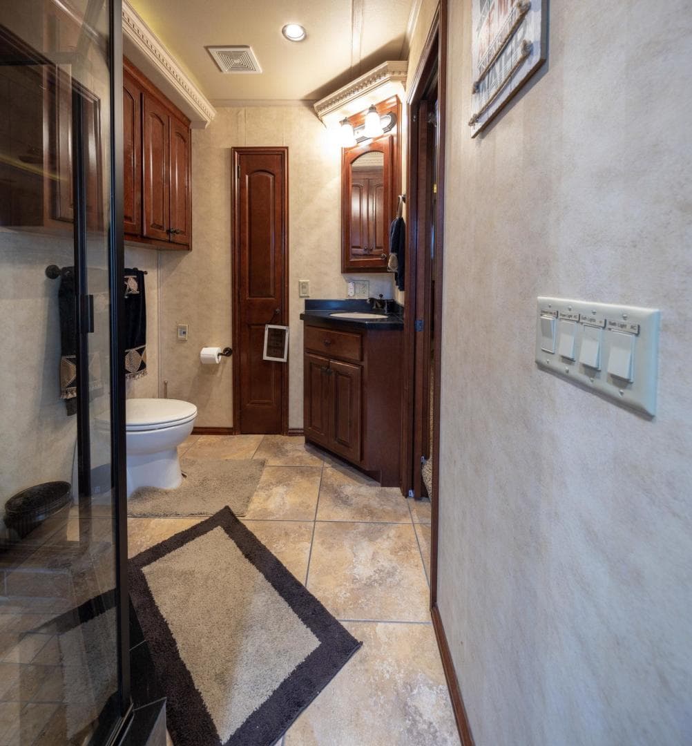 2008 Fantasy 82 Coastal Yacht