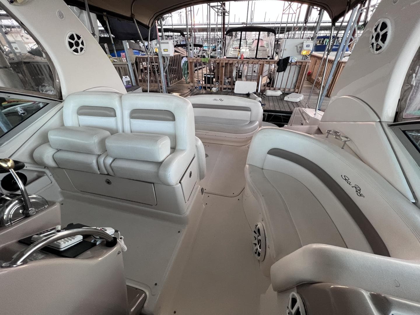 2005 Sea Ray Sundancer 320