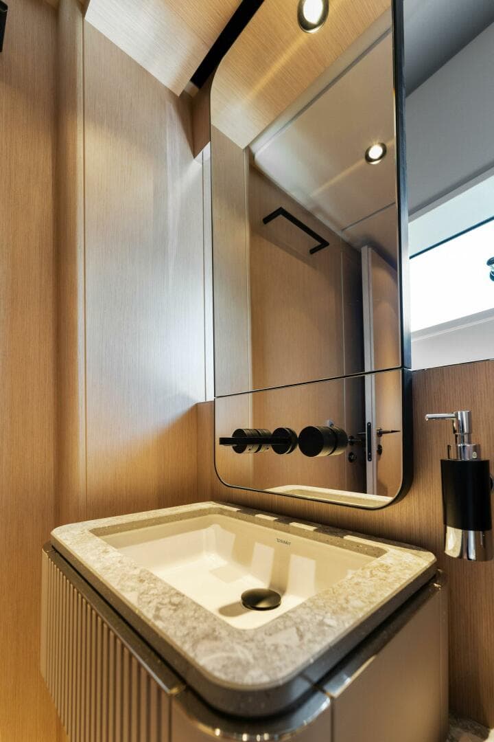 2023 Ferretti Yachts 780