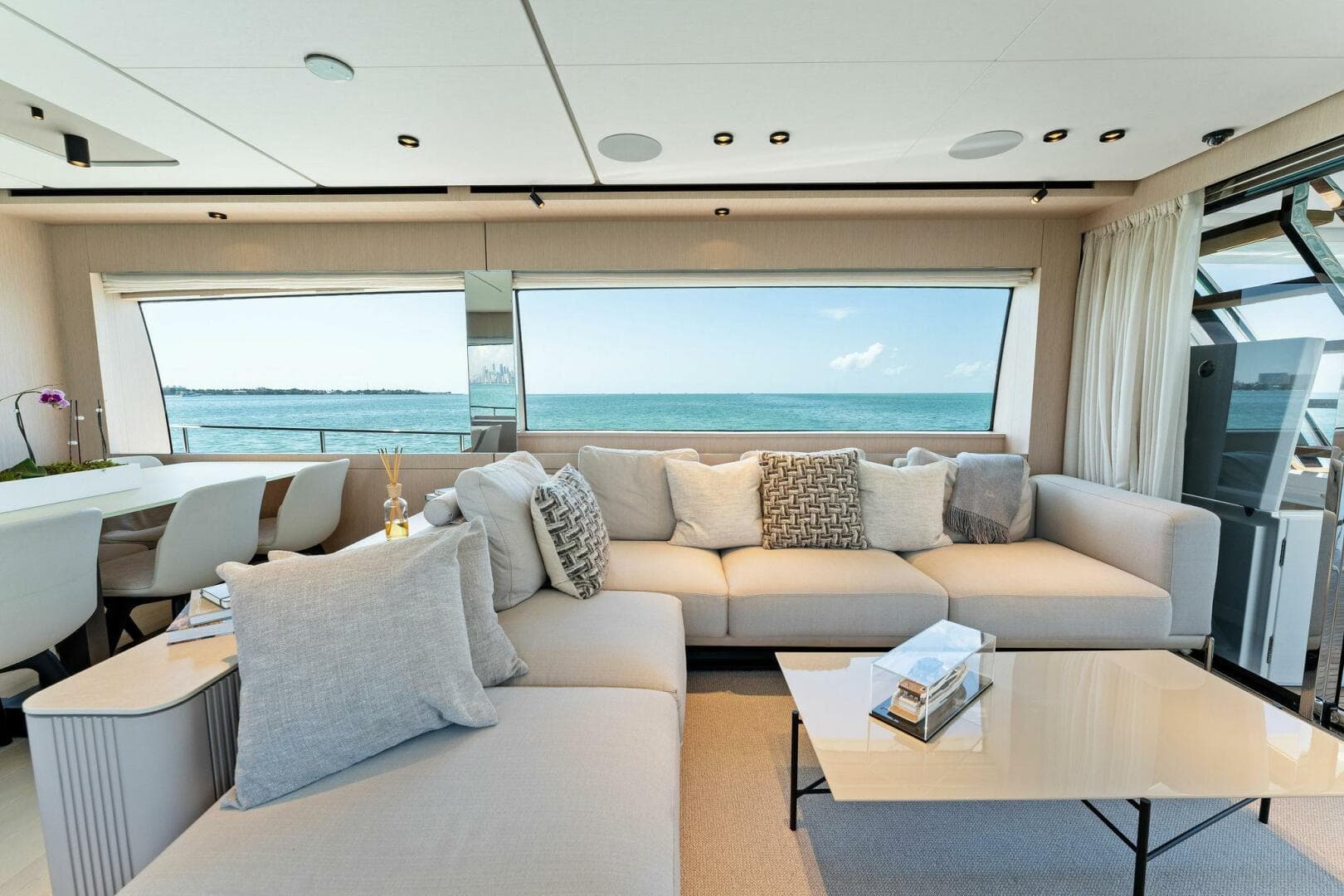 2023 Ferretti Yachts 780