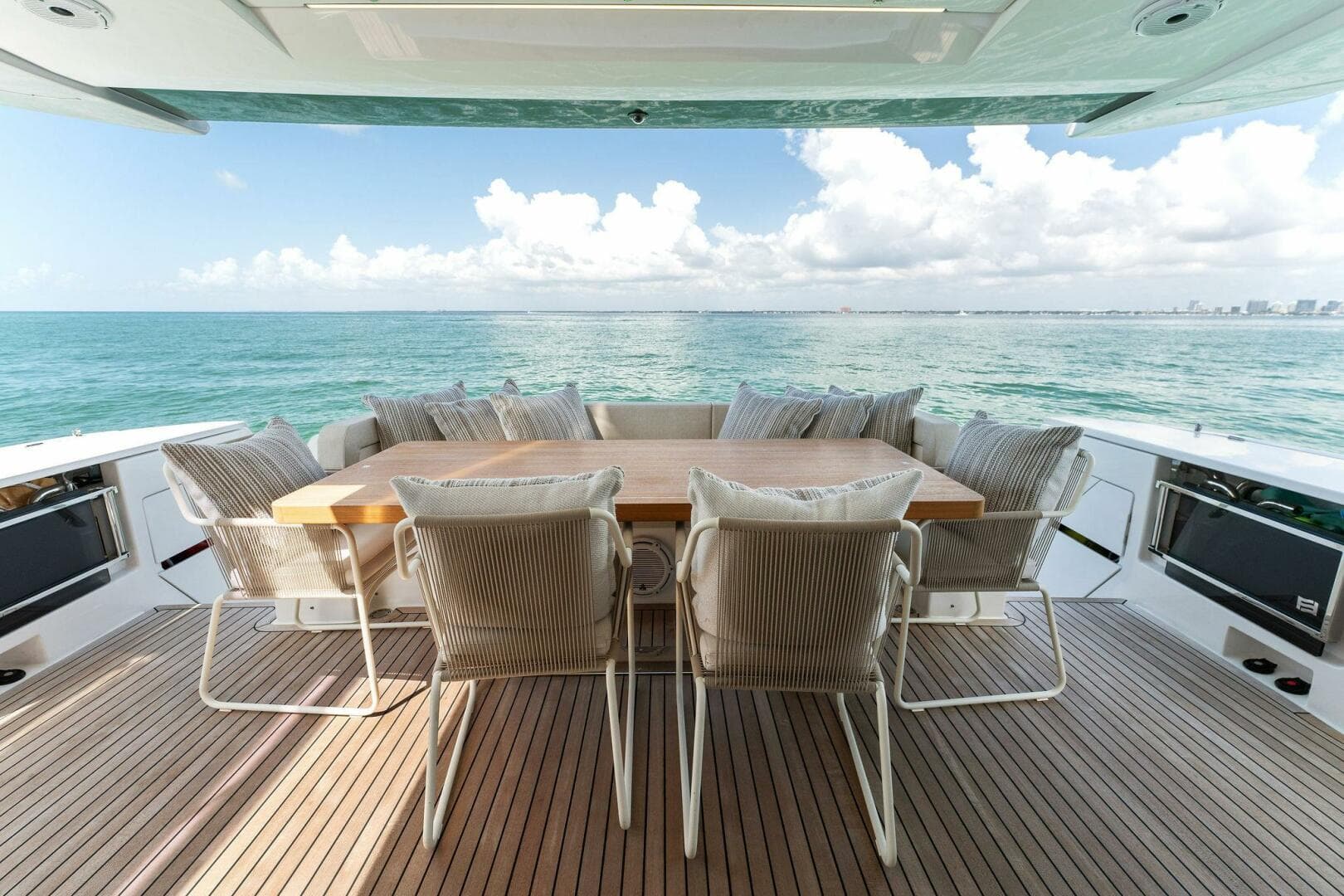 2023 Ferretti Yachts 780