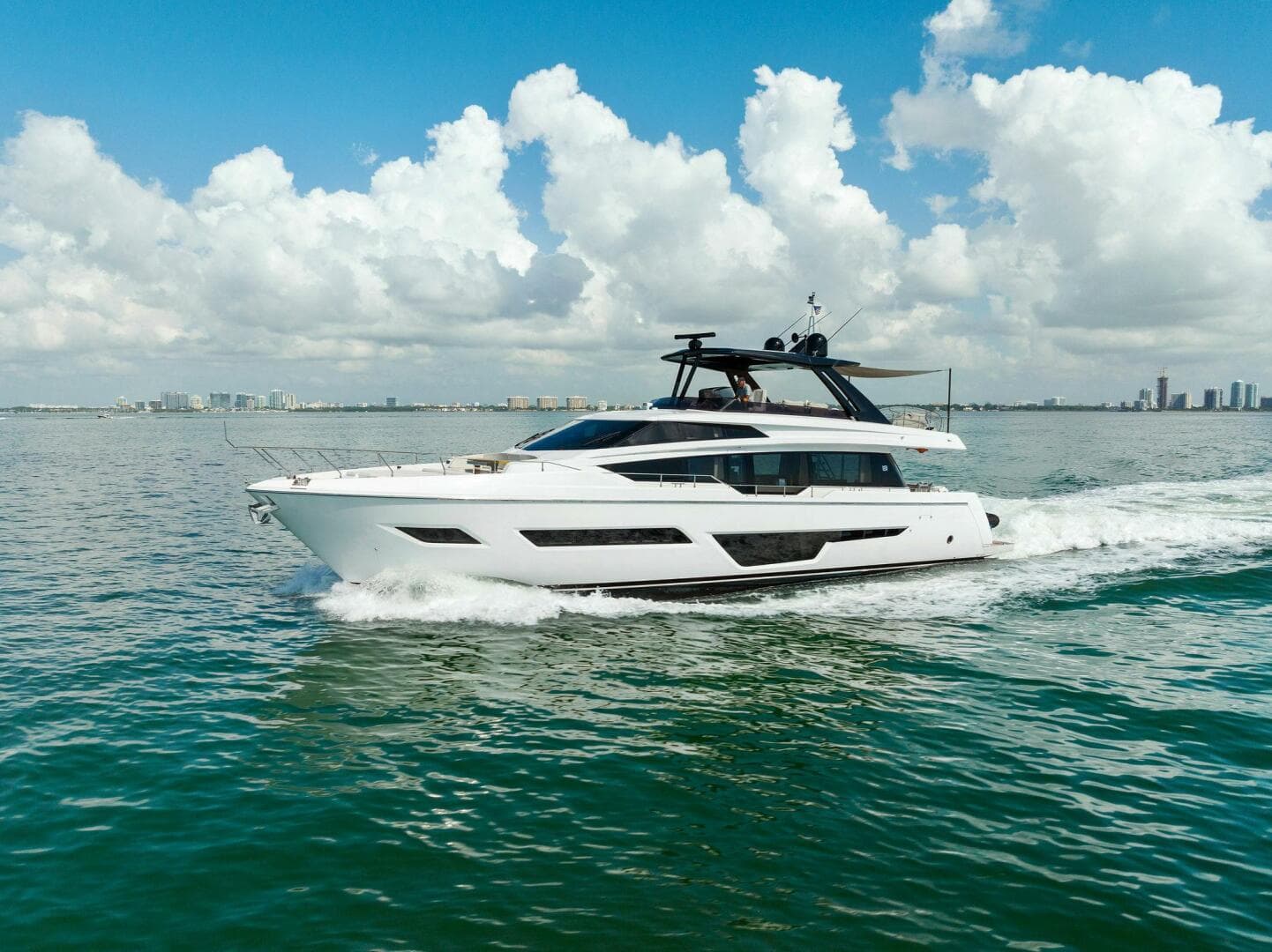 2023 Ferretti Yachts 780