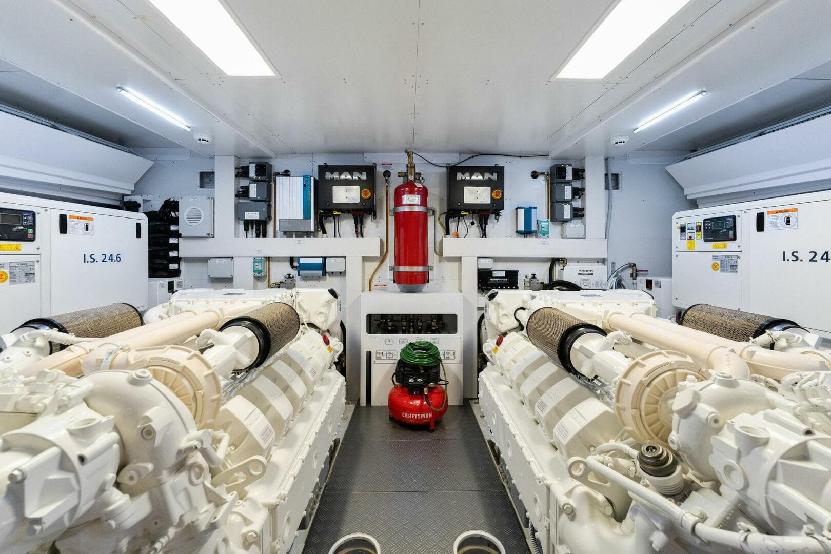 2023 Ferretti Yachts 780