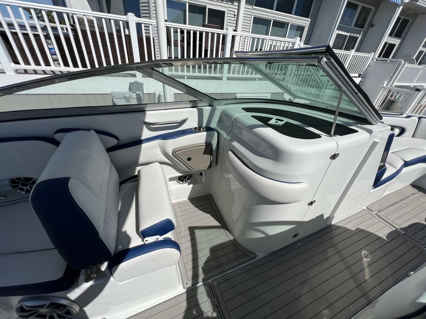 2022 Crownline E305 XS