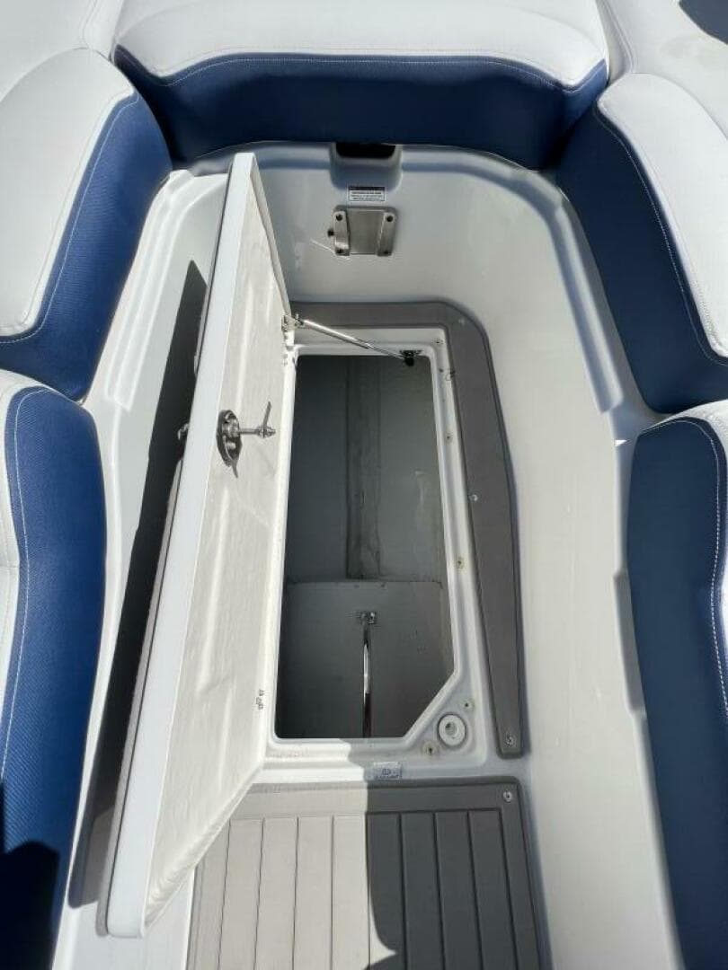 2022 Crownline E305 XS