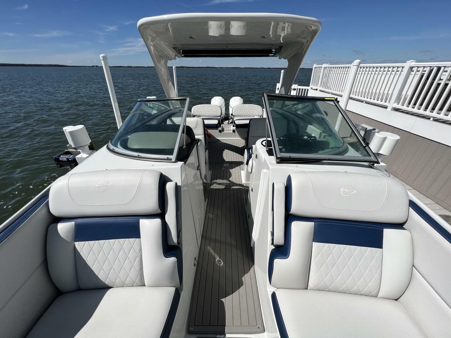 2022 Crownline E305 XS