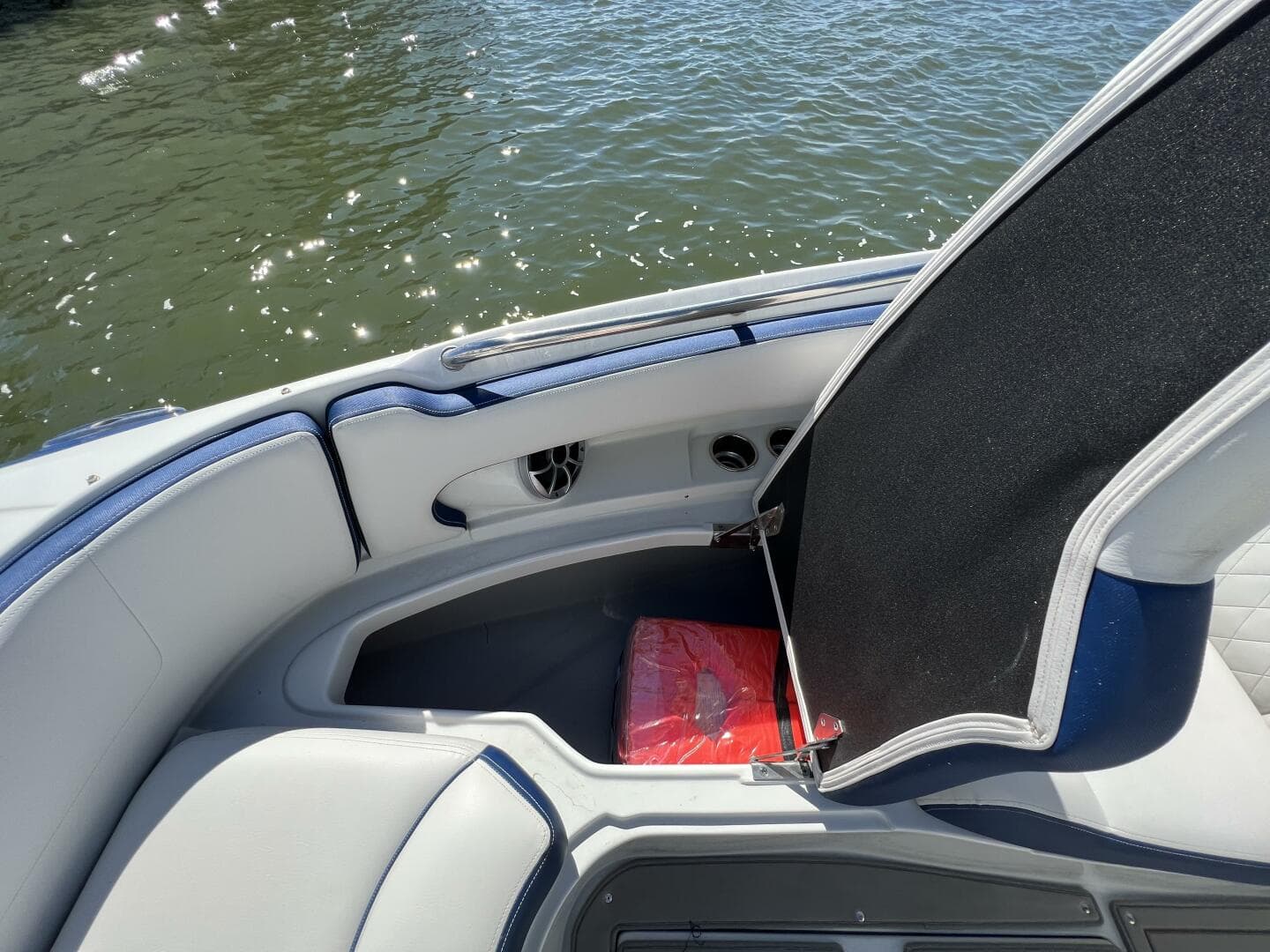 2022 Crownline E305 XS