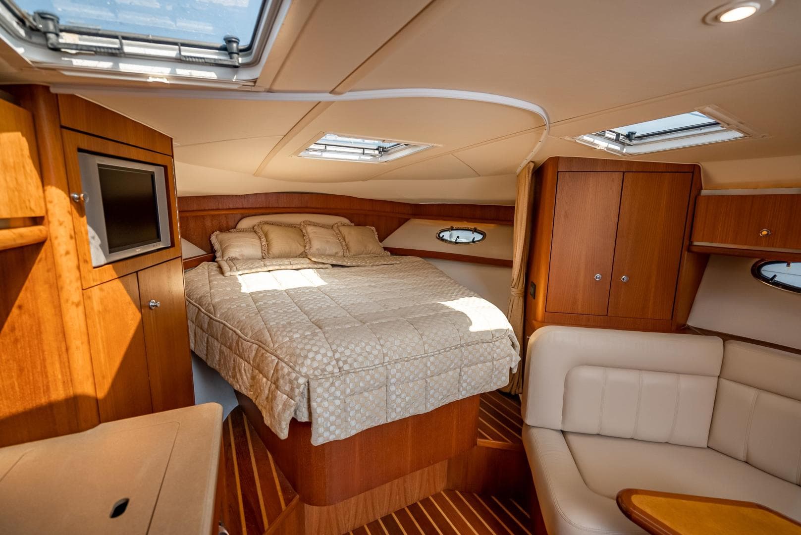 2004 Tiara Yachts 