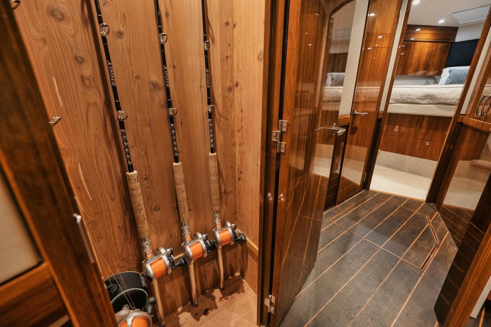 2020 Hatteras Convertible GT59